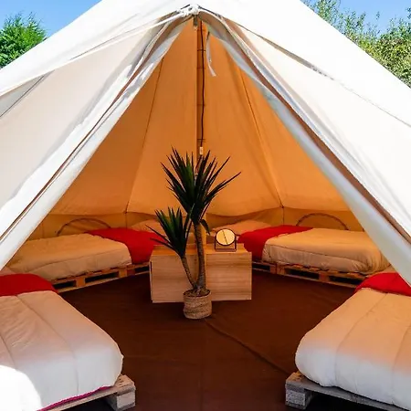 Oyambre Surf Camp Campo de lujo