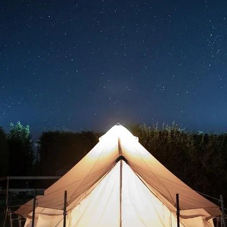 Oyambre Surf Camp Campo de lujo *