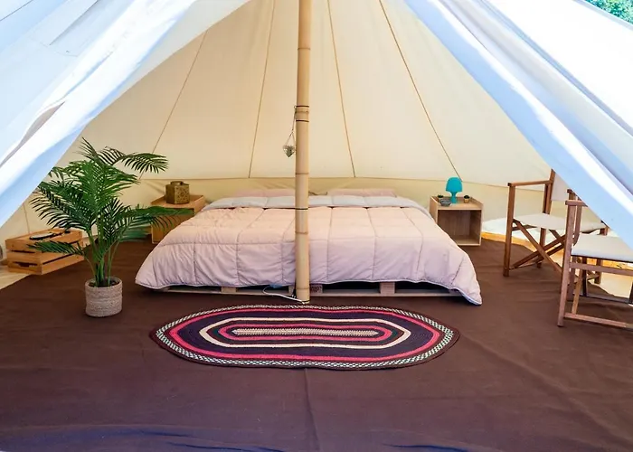 Oyambre Surf Camp Hotel *