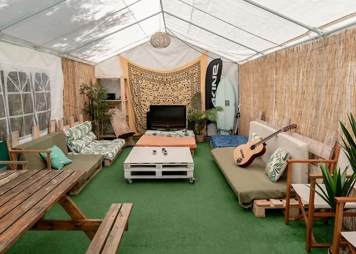 Oyambre Surf Camp Hotel *