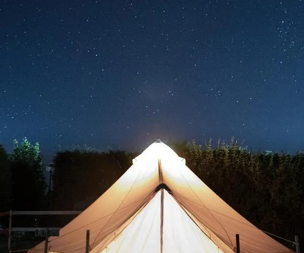 Oyambre Surf Camp Hotel *