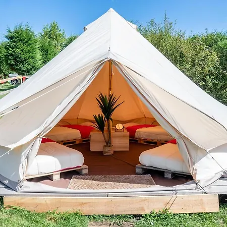 Oyambre Surf Camp *