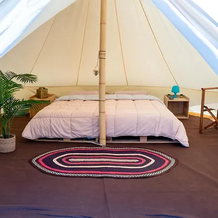 Oyambre Surf Camp خيمة فخمة *