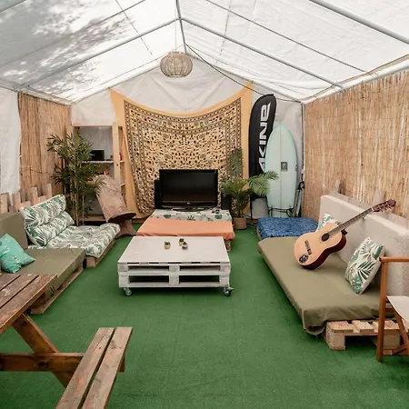 Oyambre Surf Camp خيمة فخمة *