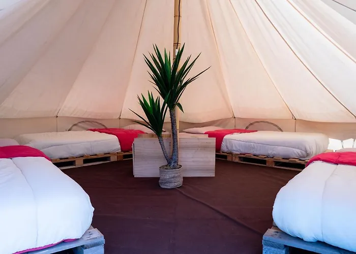 Hotel Oyambre Surf Camp *