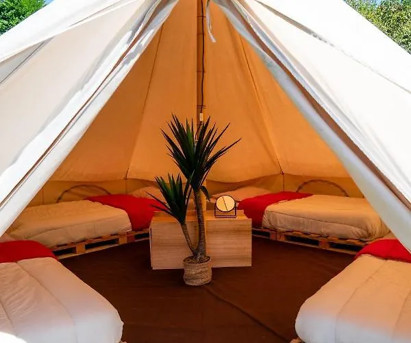 Oyambre Surf Camp Hotel